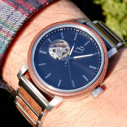 Montre Bürgi en bois de noyer