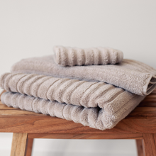 Load image into Gallery viewer, Bath Towel in Dove Grey
