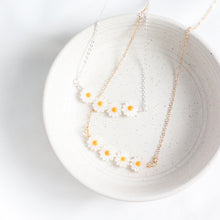 Load image into Gallery viewer, Field of Daisies Necklace
