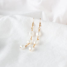 Load image into Gallery viewer, Freshwater Pearl Link Earrings
