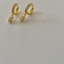Load image into Gallery viewer, Amari Drop Earrings- White Stone
