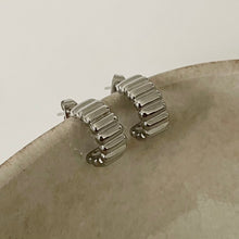 Load image into Gallery viewer, Mini Emma Ribbed Earrings- Silver
