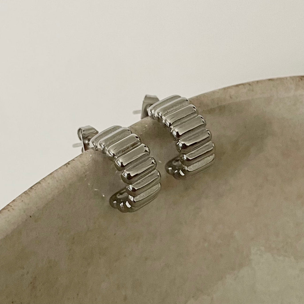 Mini Emma Ribbed Earrings- Silver